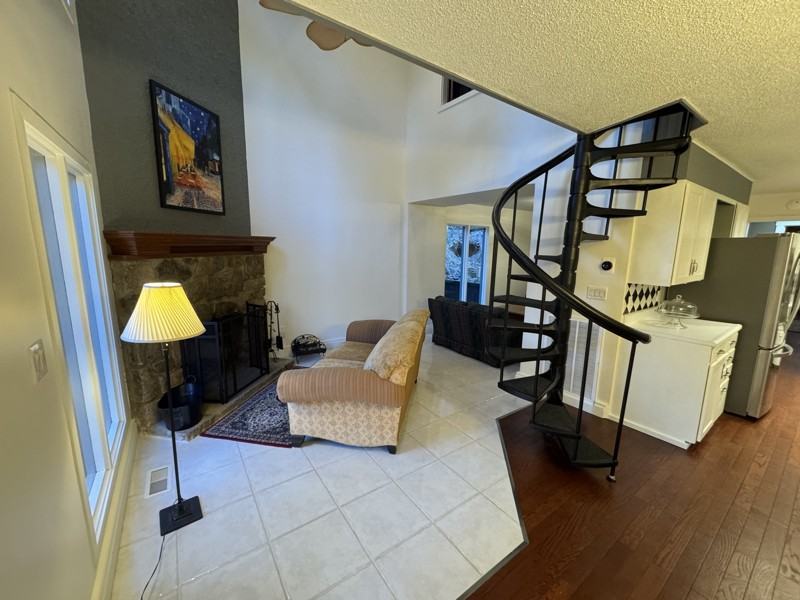 247 Bruce Rd - Photo 4 of 19