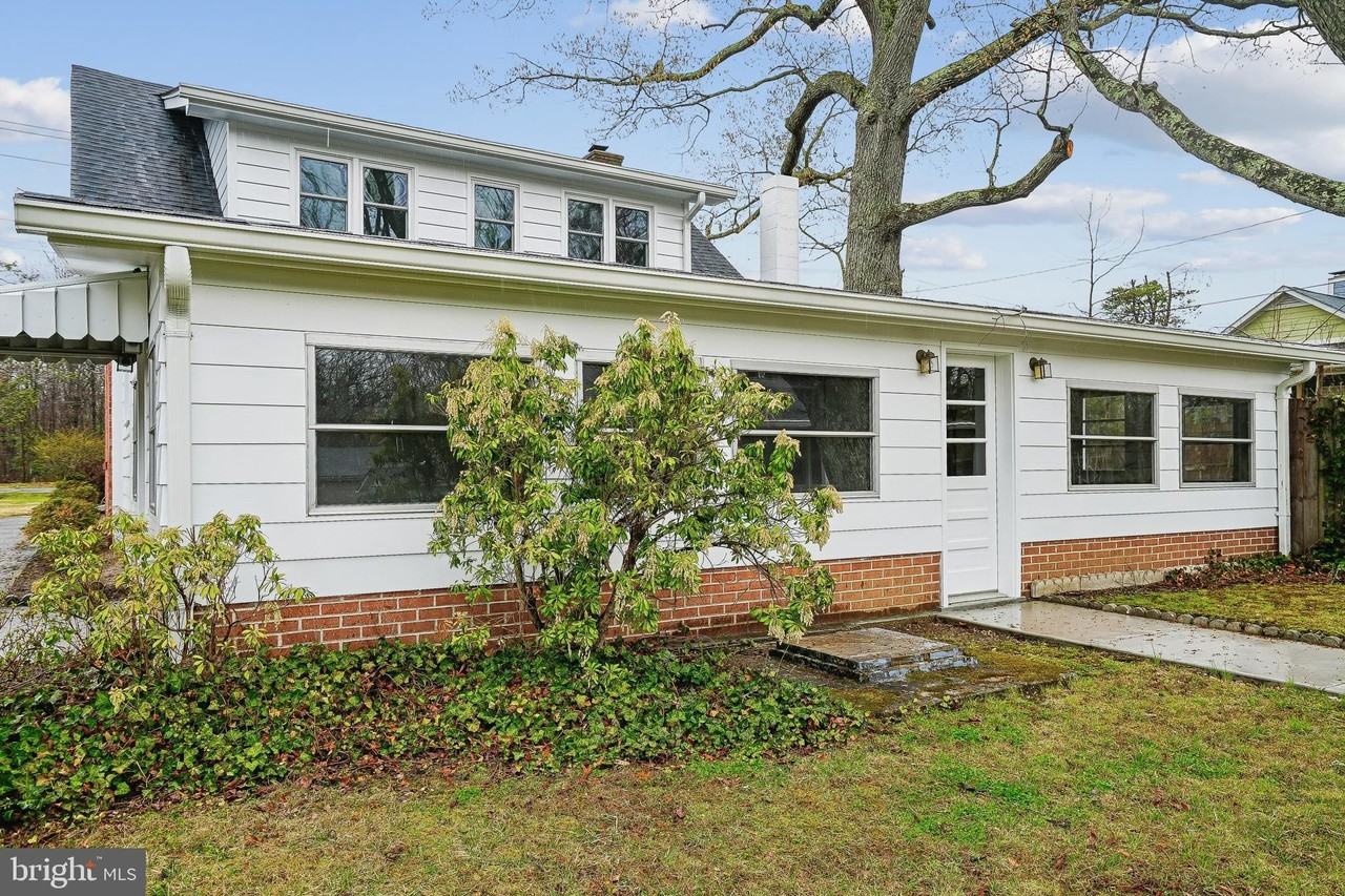 10306 Gunston Rd - Photo 2 of 20