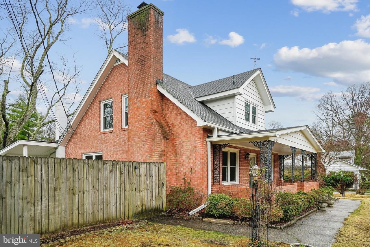 10306 Gunston Rd - Photo 3 of 20