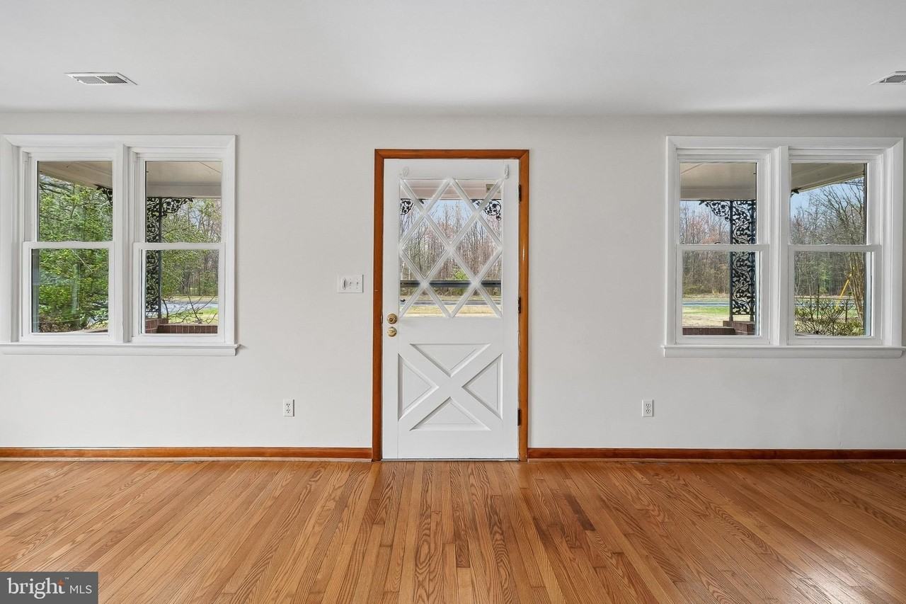 10306 Gunston Rd - Photo 6 of 20