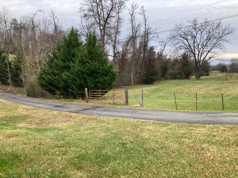 222 Bank Dr - Photo 3 of 24