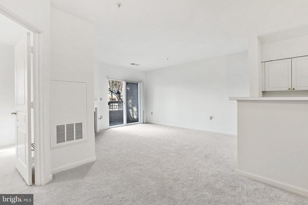 2204 Westcourt Ln Apt 105 - Photo 3 of 44