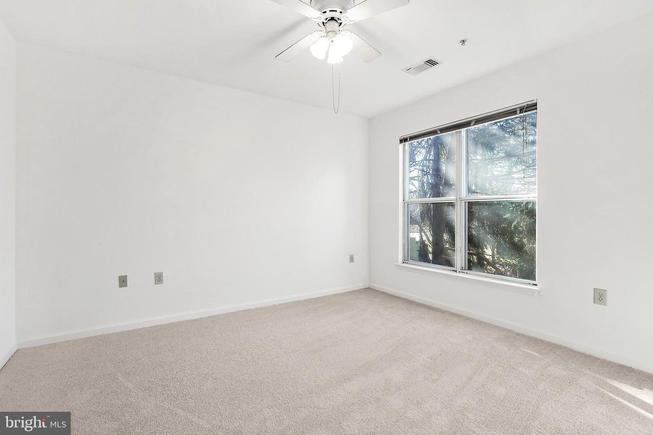 2204 Westcourt Ln Apt 105 - Photo 4 of 44