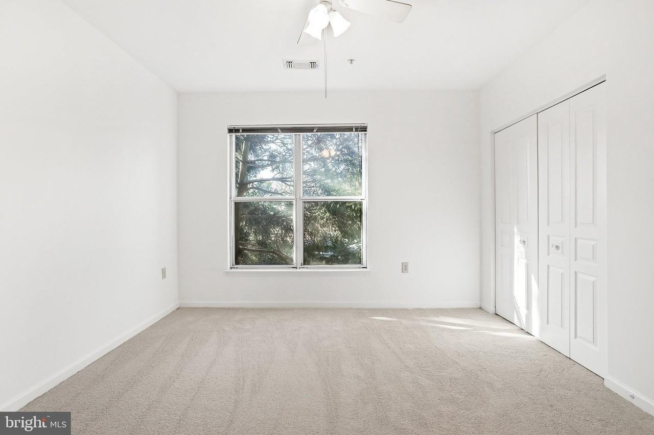 2204 Westcourt Ln Apt 105 - Photo 5 of 44