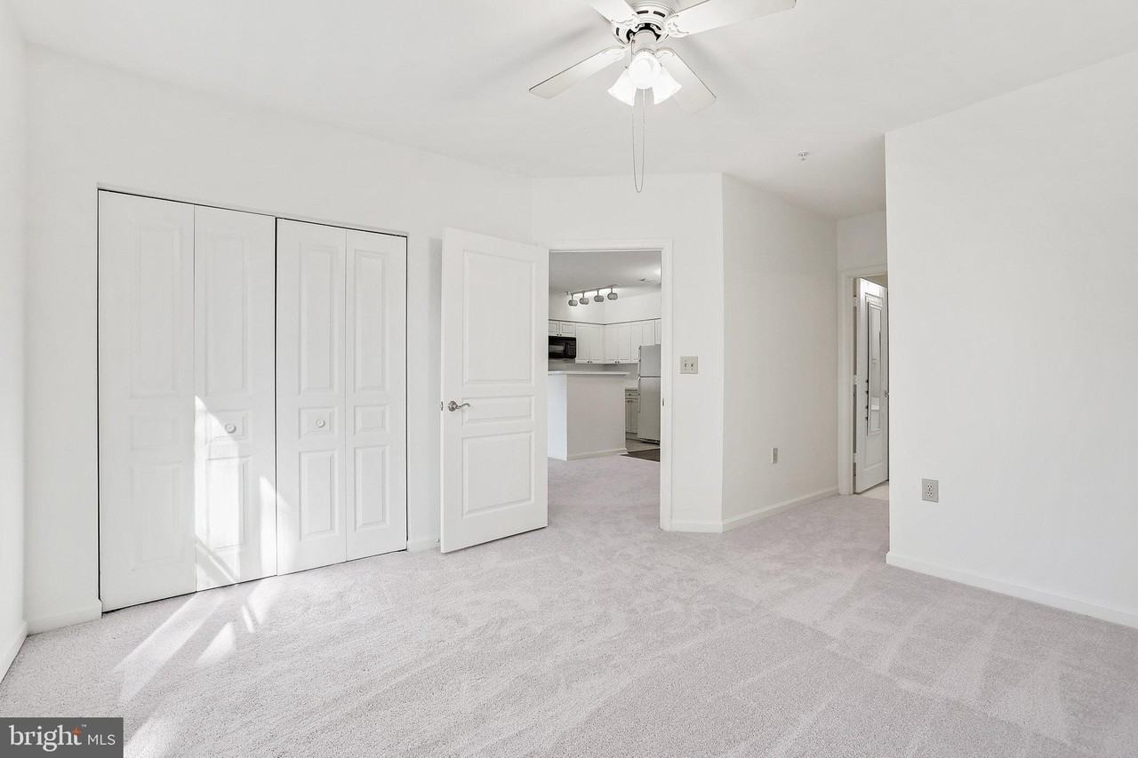 2204 Westcourt Ln Apt 105 - Photo 6 of 44