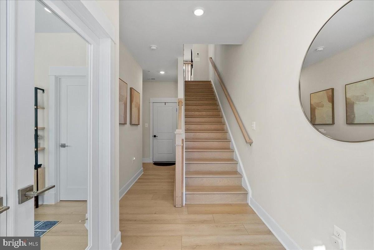 42203 Jousting Ter - Photo 2 of 35