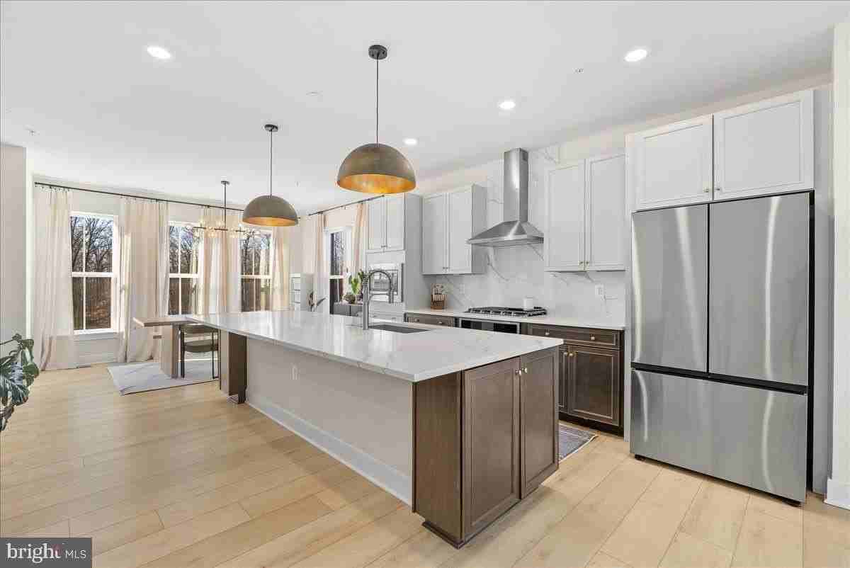 42203 Jousting Ter - Photo 3 of 35