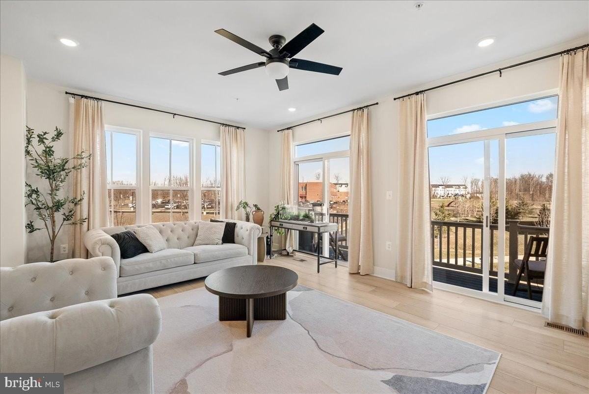 42203 Jousting Ter - Photo 4 of 35