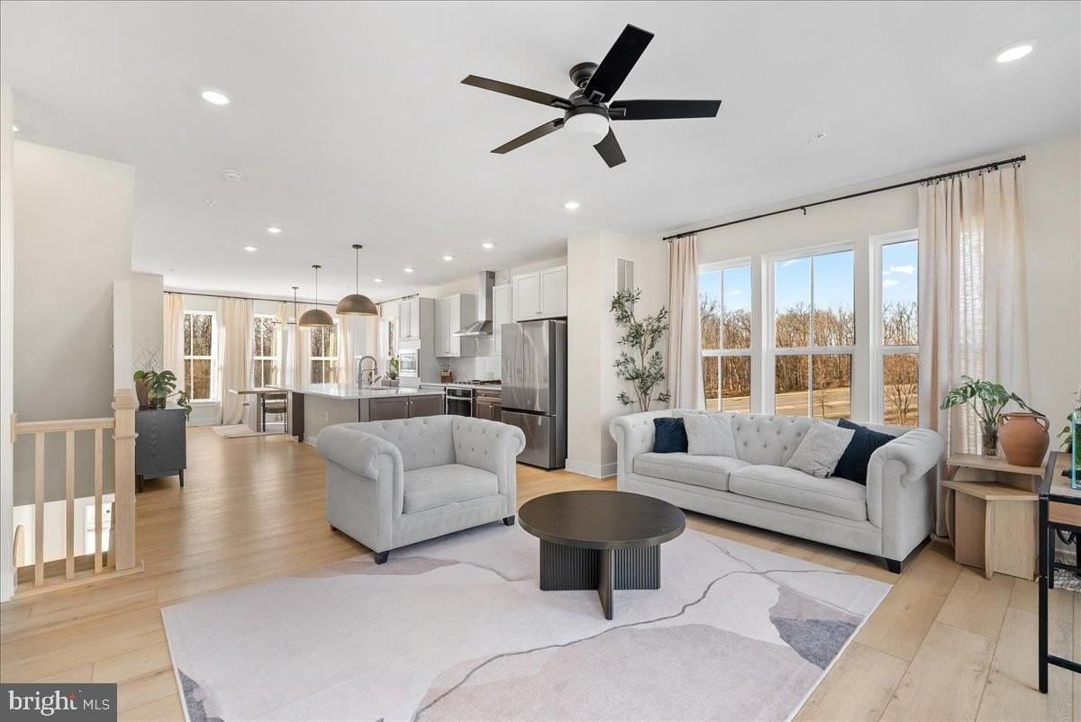 42203 Jousting Ter - Photo 5 of 35