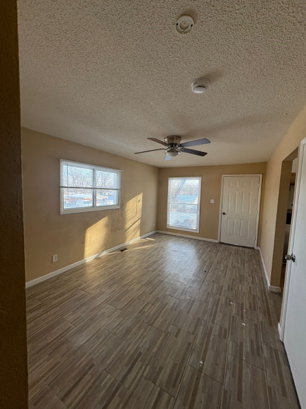 1227 Peggy Ct #27 - Photo 4 of 7