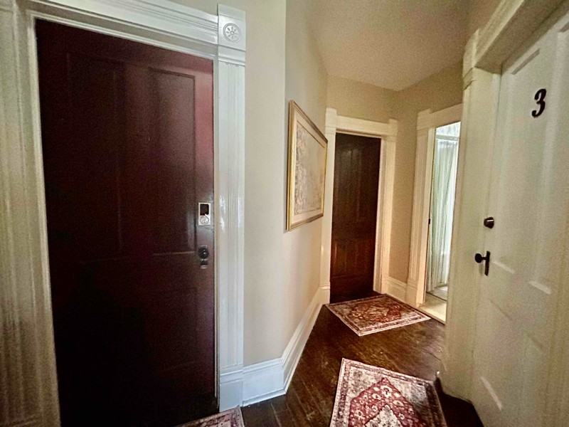 425 S Washington St - Photo 4 of 26