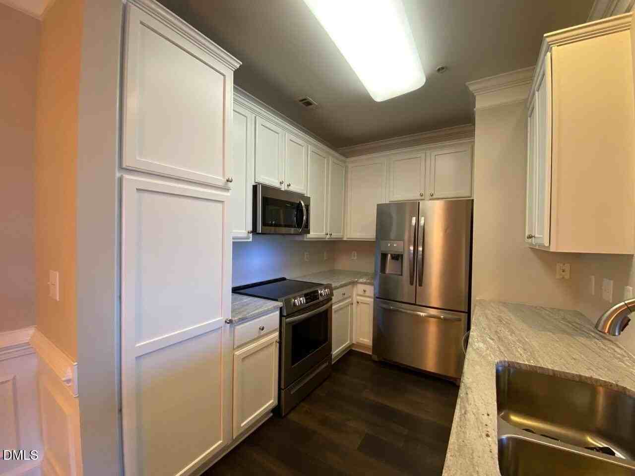 421 Waterford Lake Dr Unit 421 - Photo 5 of 17