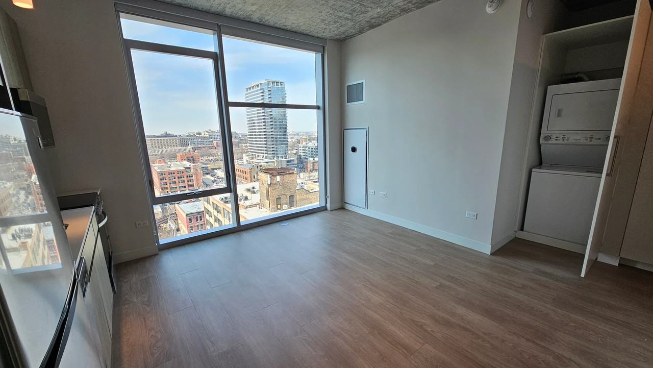 208 W Chicago Ave - Photo 2 of 14
