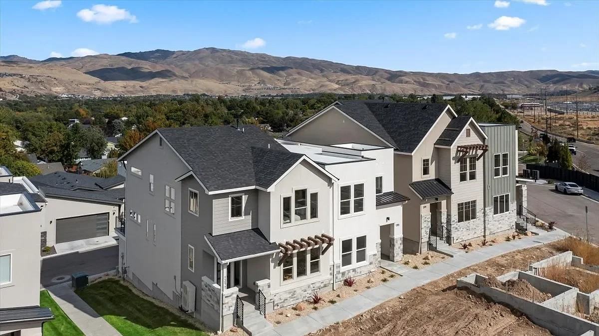 1277 E Echelon Ridge Ln #1291 - Photo 2 of 41