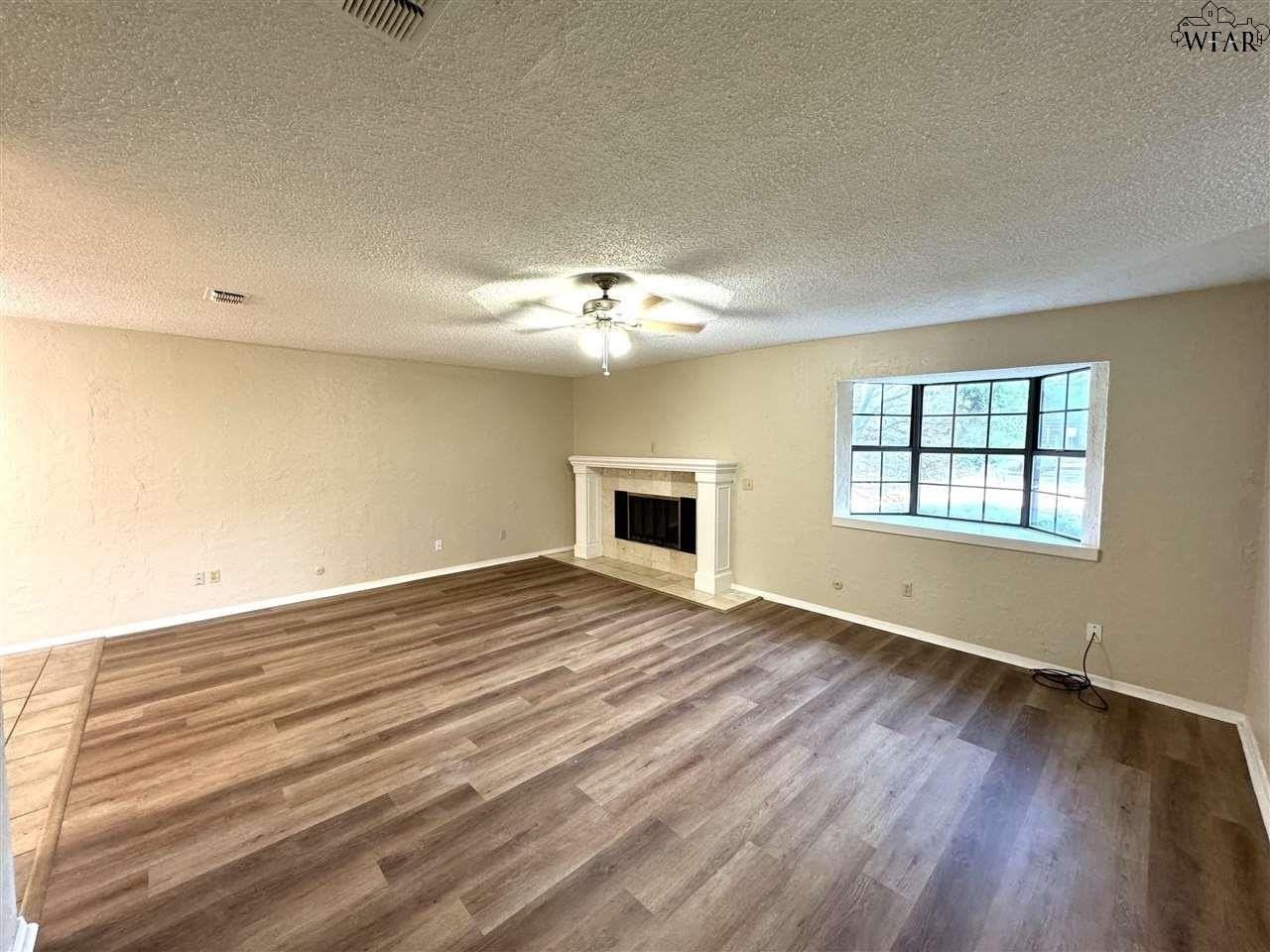 2953 Stearns Ave - Photo 2 of 15