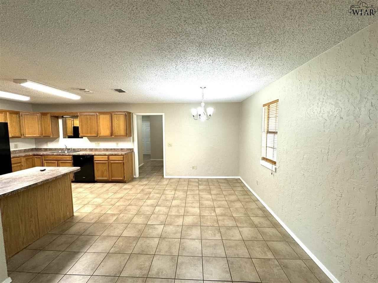 2953 Stearns Ave - Photo 3 of 15