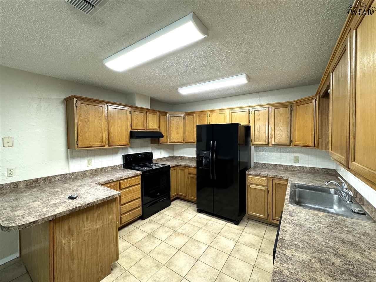 2953 Stearns Ave - Photo 5 of 15