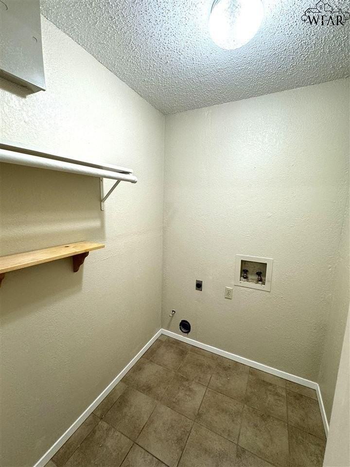 2953 Stearns Ave - Photo 7 of 15