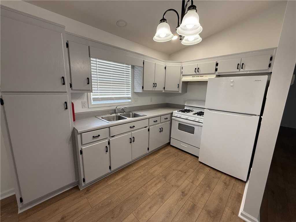 317 Dixie Dr - Photo 3 of 7