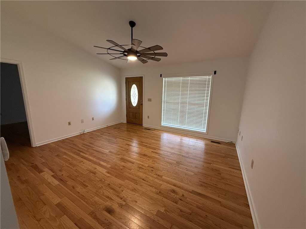 311 Dixie Dr - Photo 2 of 8