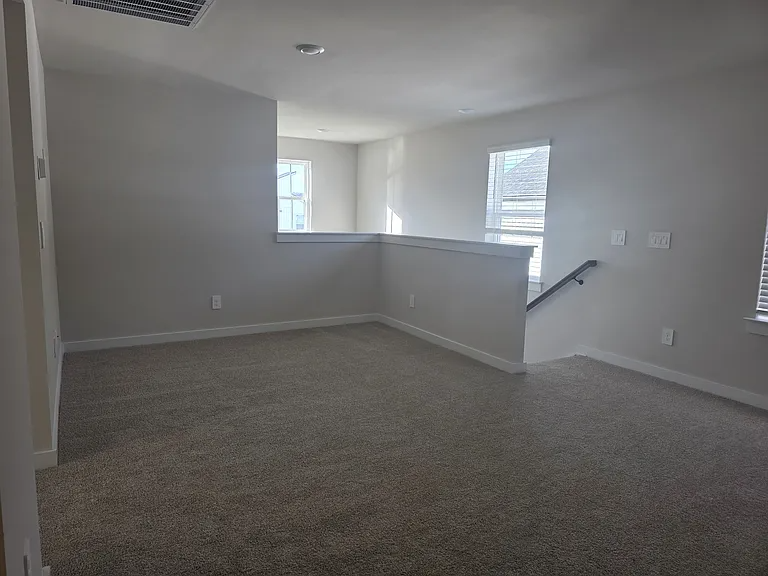 4718 Oak Point Dr - Photo 3 of 4