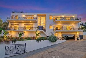 featured image of 3952 Oakfield Dr