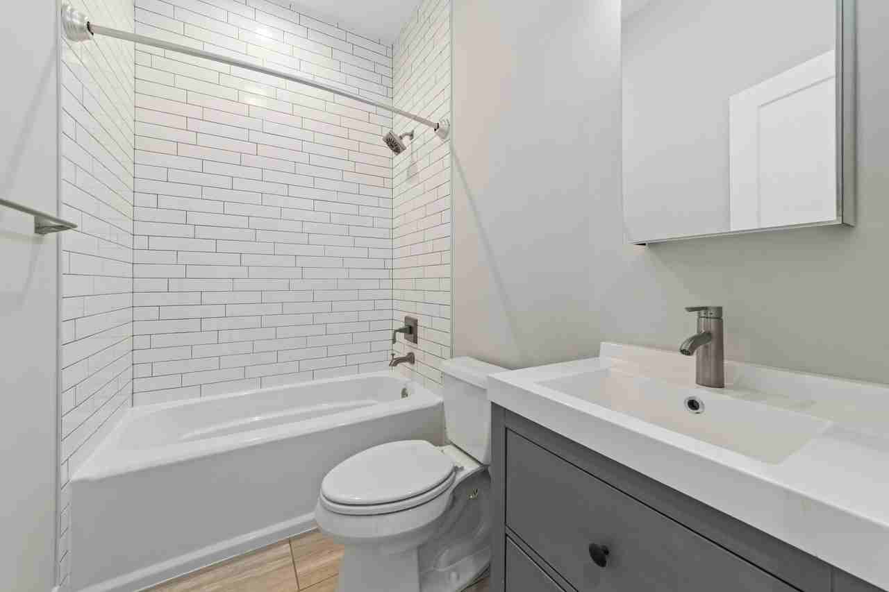 1472 W Summerdale Ave #1RE - Photo 7 of 18