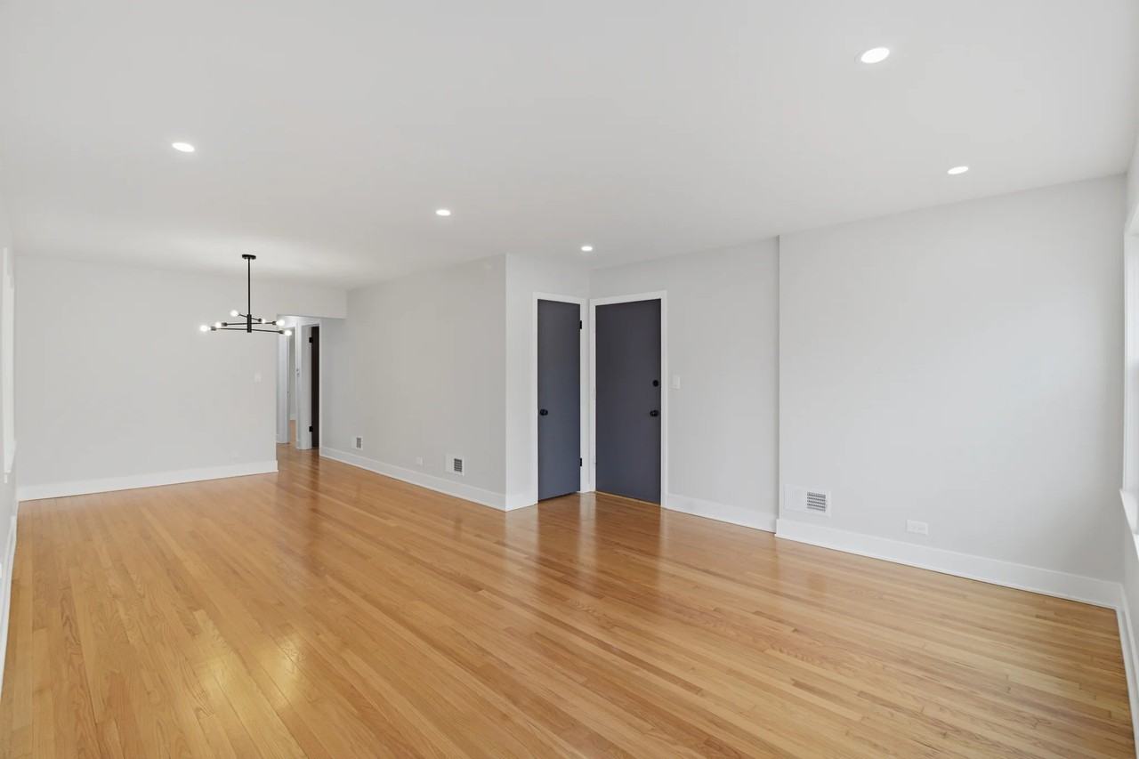 2521 W Farragut Ave Chicago Il #2 - Photo 2 of 9