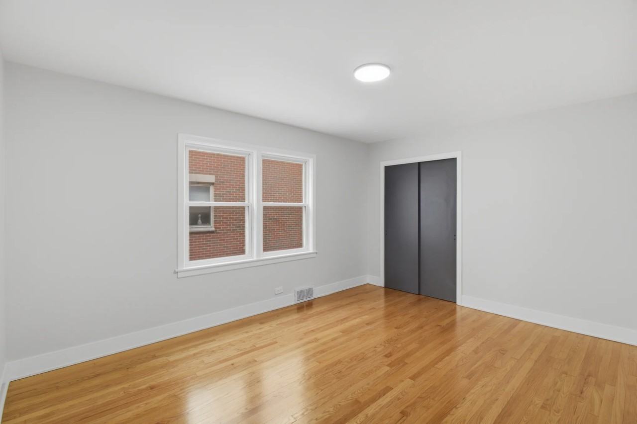 2521 W Farragut Ave Chicago Il #2 - Photo 3 of 9