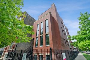 featured image of 1458 N Artesian Ave #E