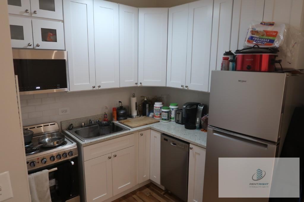 4526 N Sheridan Rd #101 - Photo 2 of 21