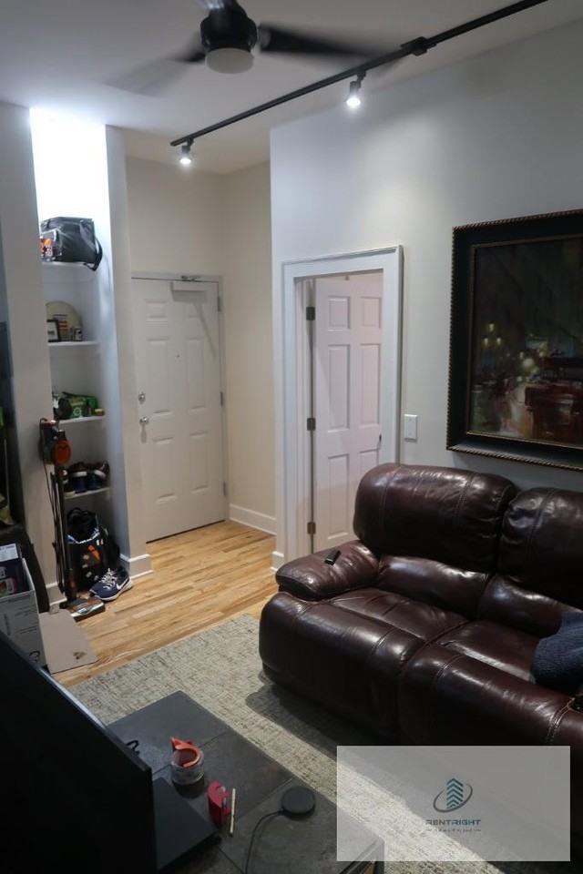 4526 N Sheridan Rd #101 - Photo 5 of 21
