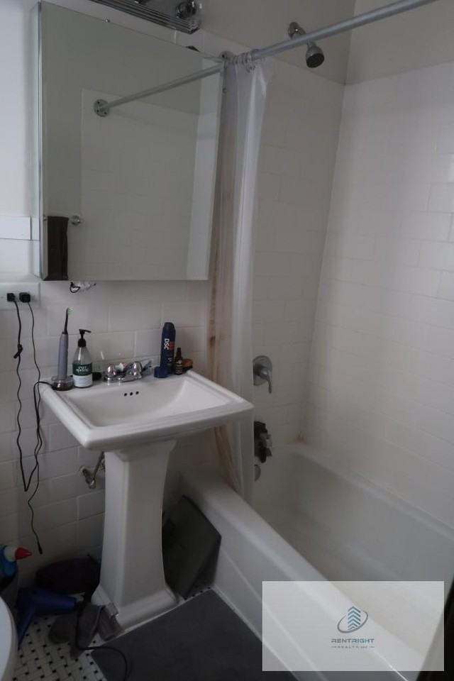 4526 N Sheridan Rd #101 - Photo 6 of 21