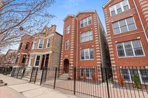 featured image of 2033 W Huron St #1