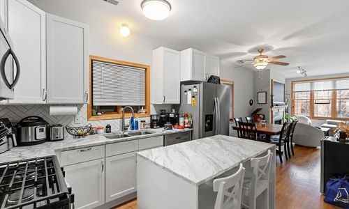 2033 W Huron St #1 - Photo 5 of 11