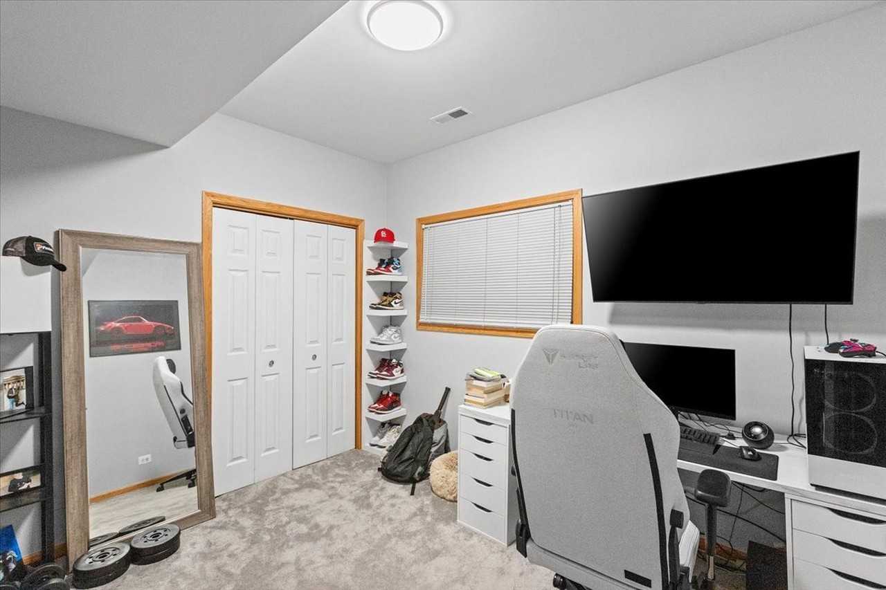 2033 W Huron St #1 - Photo 7 of 11