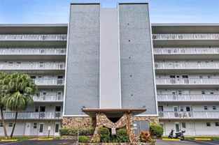 320 Ne 12th Ave #606 - Photo 1 of 1