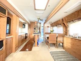 featured image of 464 Ellis St