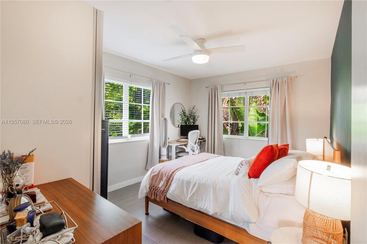 728 Lenox Ave - Photo 5 of 8