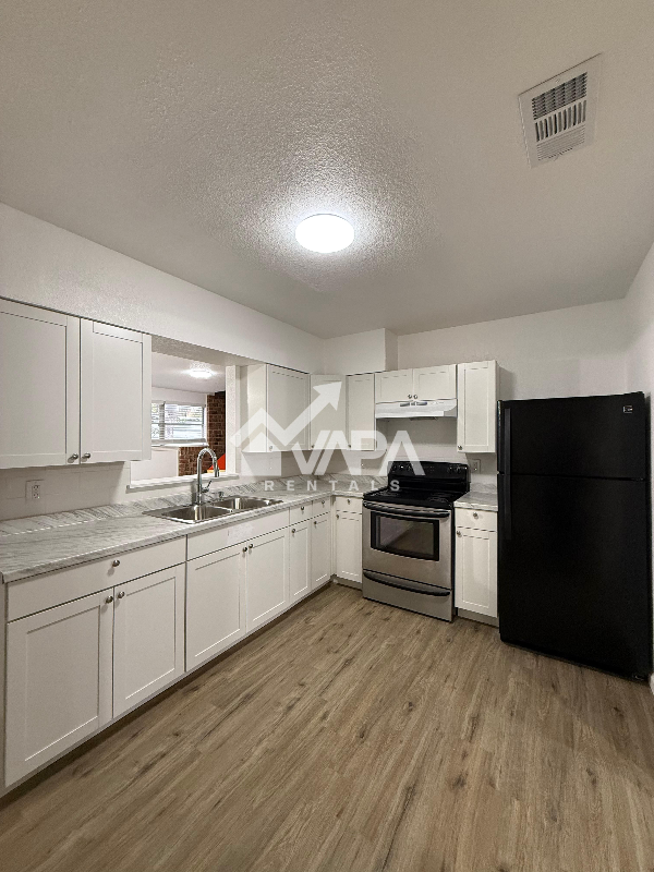 943 Weizmann St - Photo 5 of 17