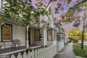 featured image of 517 High St #C