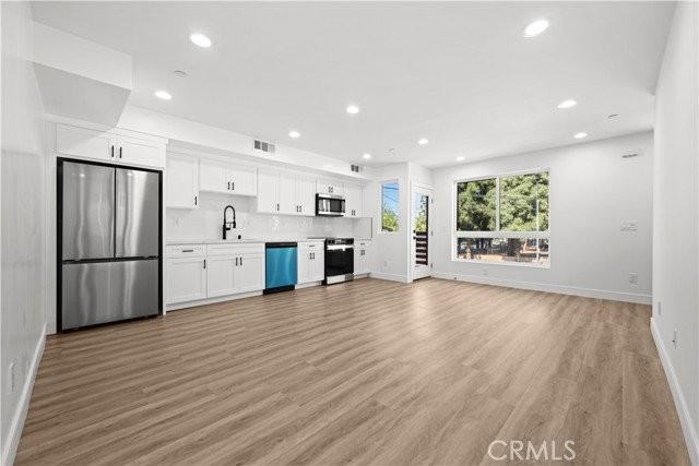 6700 Kester Ave - Photo 2 of 4