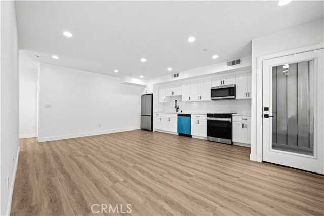 6700 Kester Ave - Photo 3 of 4