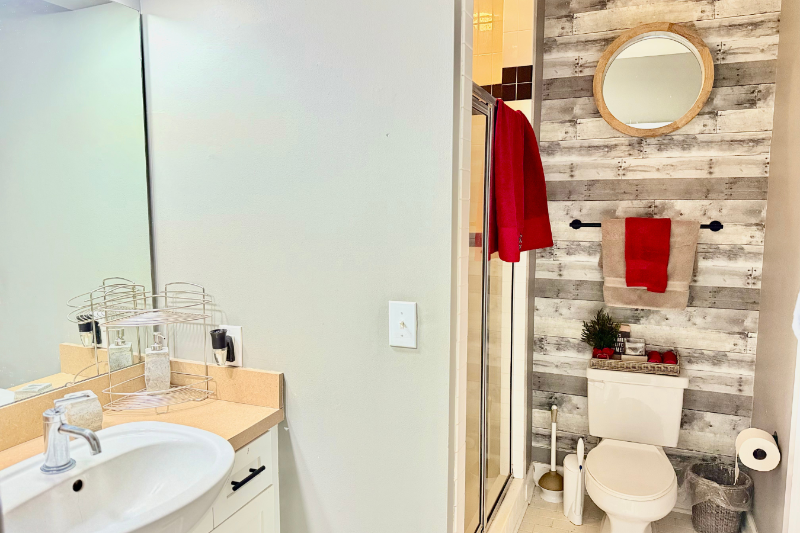 677 N Alexander St - Photo 2 of 9