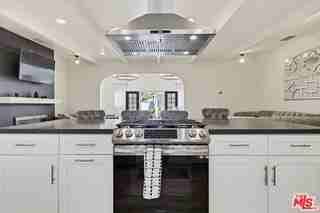 9209 Paramount Blvd - Photo 3 of 8