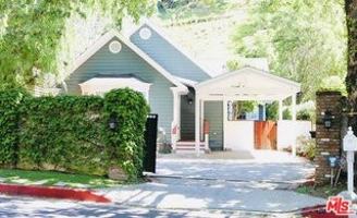 featured image of 818 N Beverly Glen Blvd