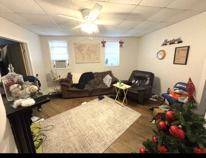 611 W 12th St #B - Photo 3 of 10