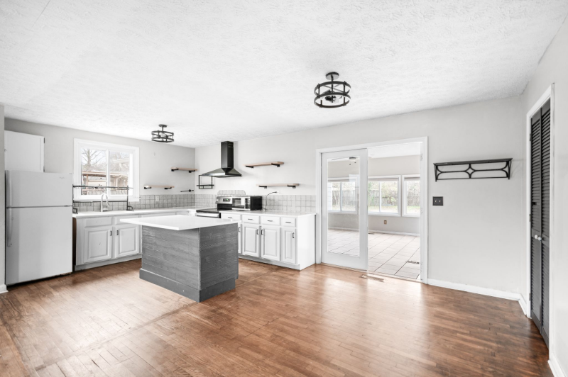 5023 Packard Dr - Photo 6 of 20