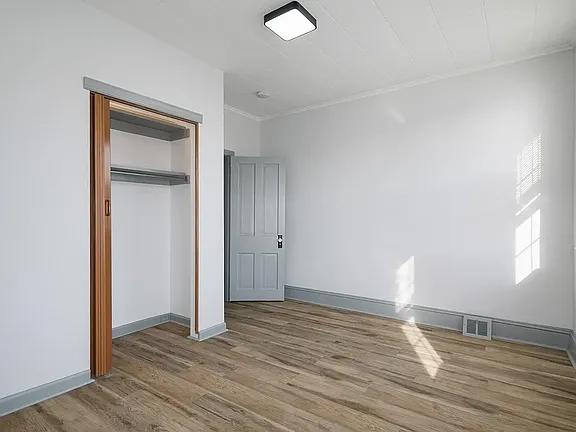 3194 Almond St - Photo 5 of 15