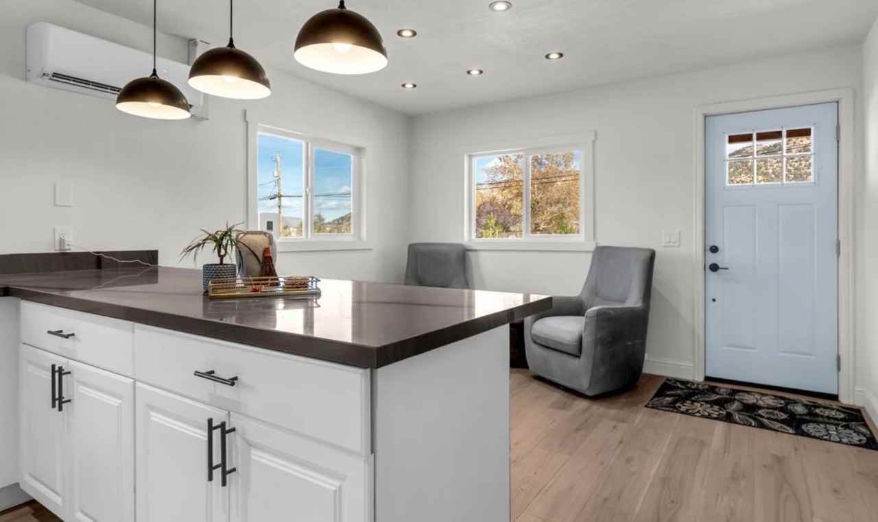 15725 Toll Rd - Photo 4 of 12